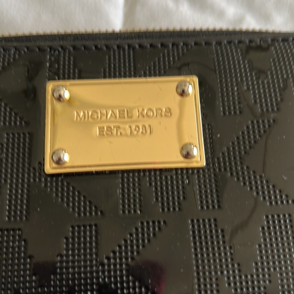 GUC Micheal Kors wristlet Black - Picture 2 of 6